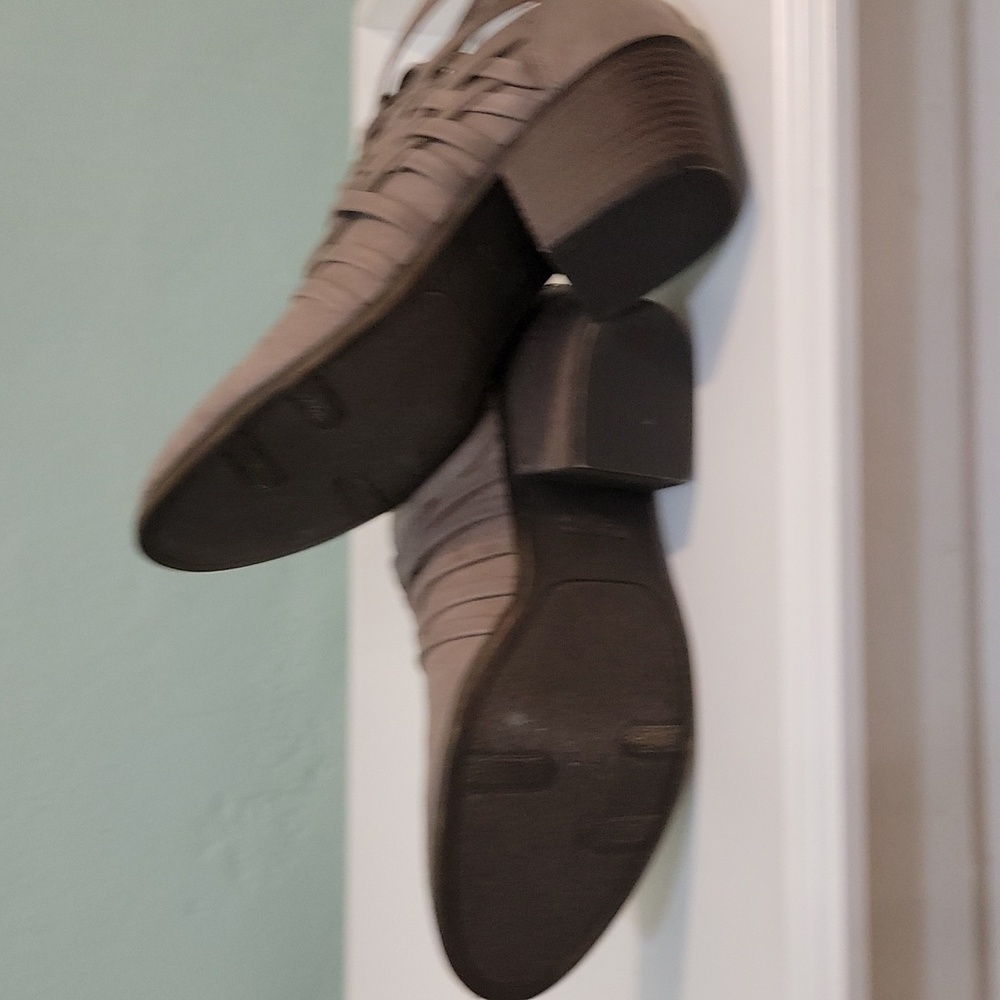 Fergalicious "Bandana" Ankle Bootie Size 6 1/2 - Picture 5 of 5